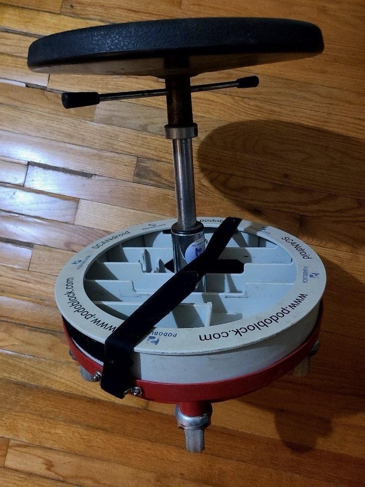 PodoBlock ScanDroid Veterinary Diagnostic Rolling Workstation Seat Tool Cart
