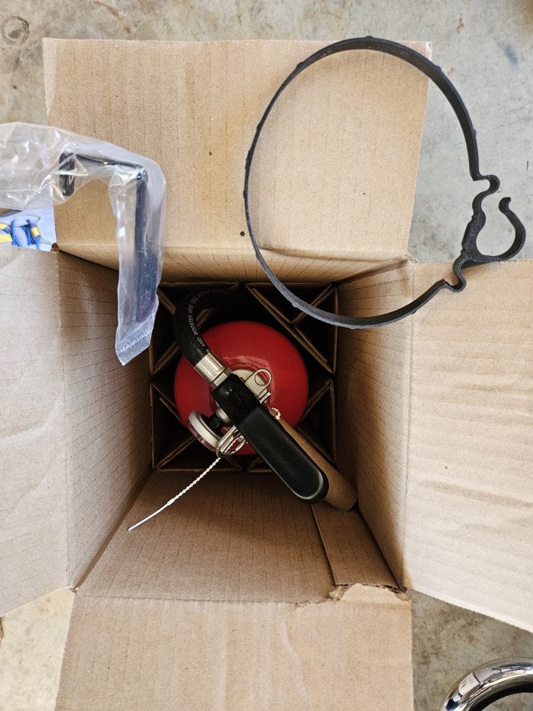 NEW First Alert Fire Extinguisher, Model FE2A10GR - EX3622