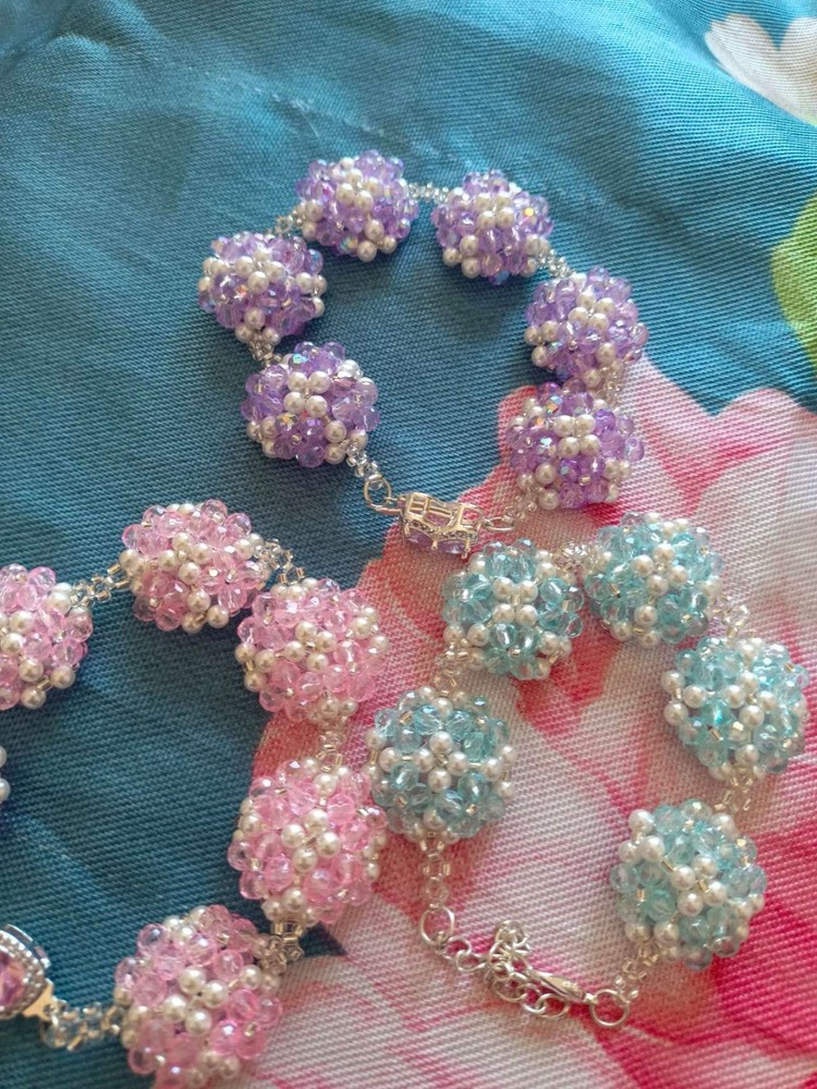 Handcrafted Crystal Beaded Bracelet with Elegant Clasp (Multiple Colors)