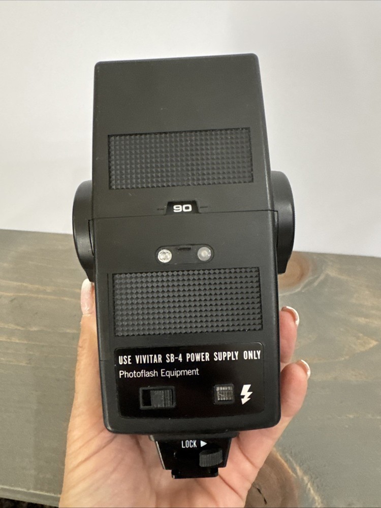 Vivitar Auto Thyristor 283 Auto Electronic Flash Camera DSLR Accessory Untested