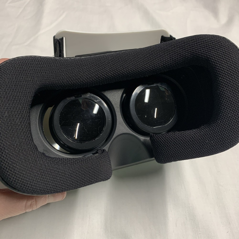 Xtreme VR VUE FX Virtual Reality Viewer VR Headset for iPhone Or Android