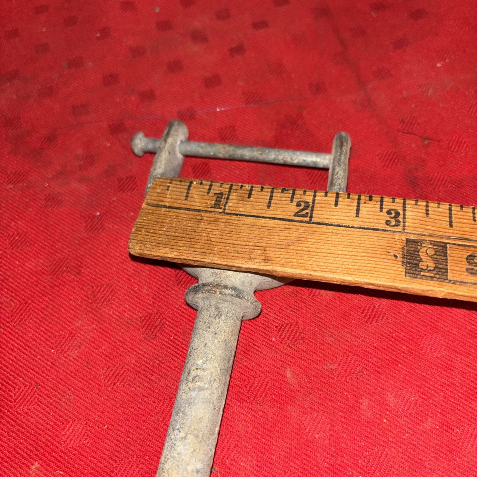 VINTAGE Metal - ONE OAR LOCK DRILLED FOR A PIN - TOOL/MARINE/NAUTICAL