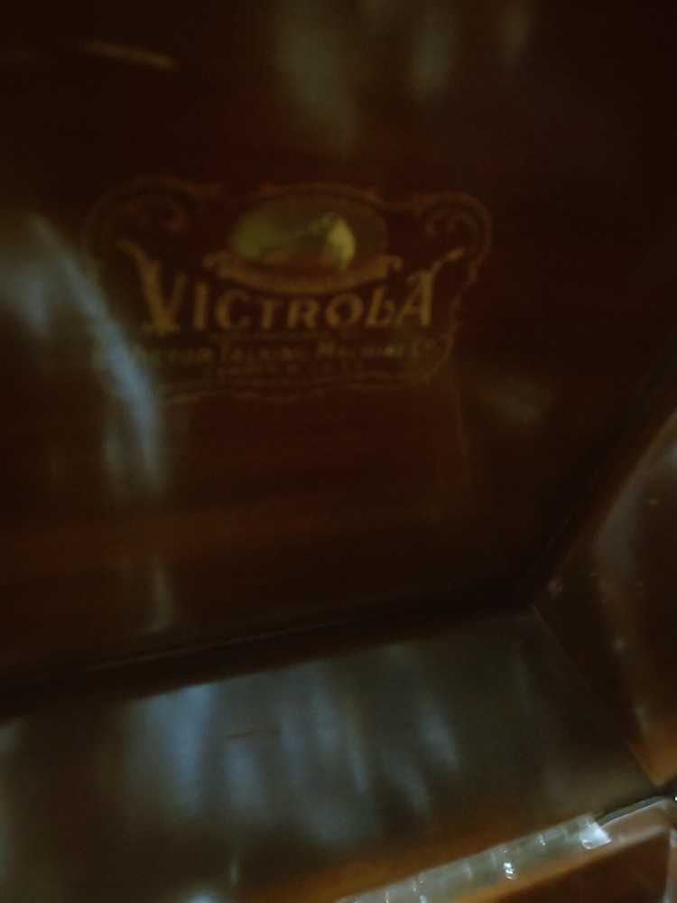 Victor Phonograph