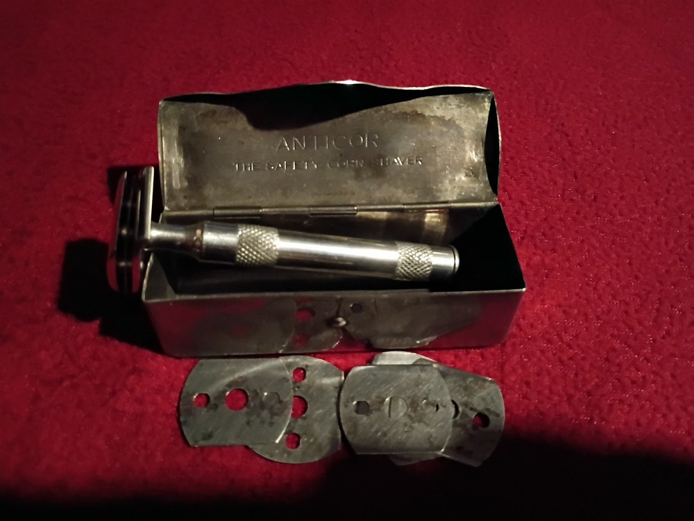 Anticor The Safety Corn Shaver