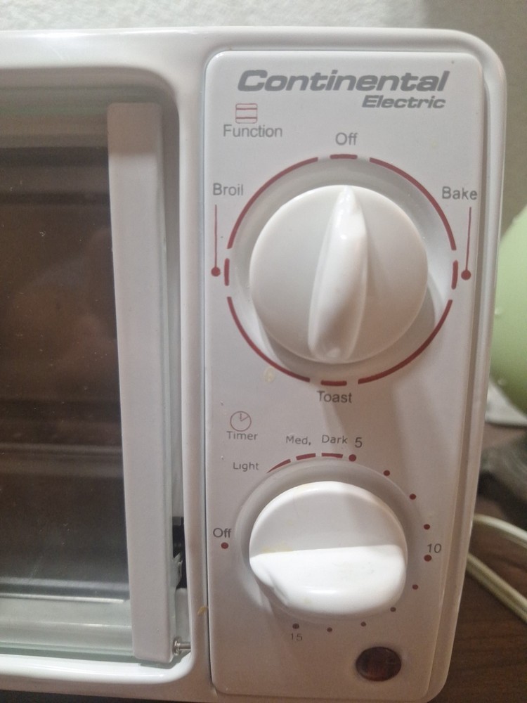 Continental Toaster & Broiler Oven. Adjustable with Timer White, NIB