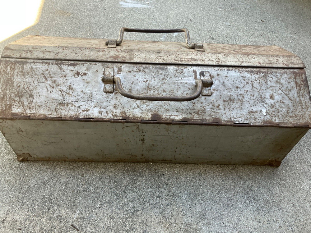 Vintage Metal Tool Box 21" Cantilever Tool Box