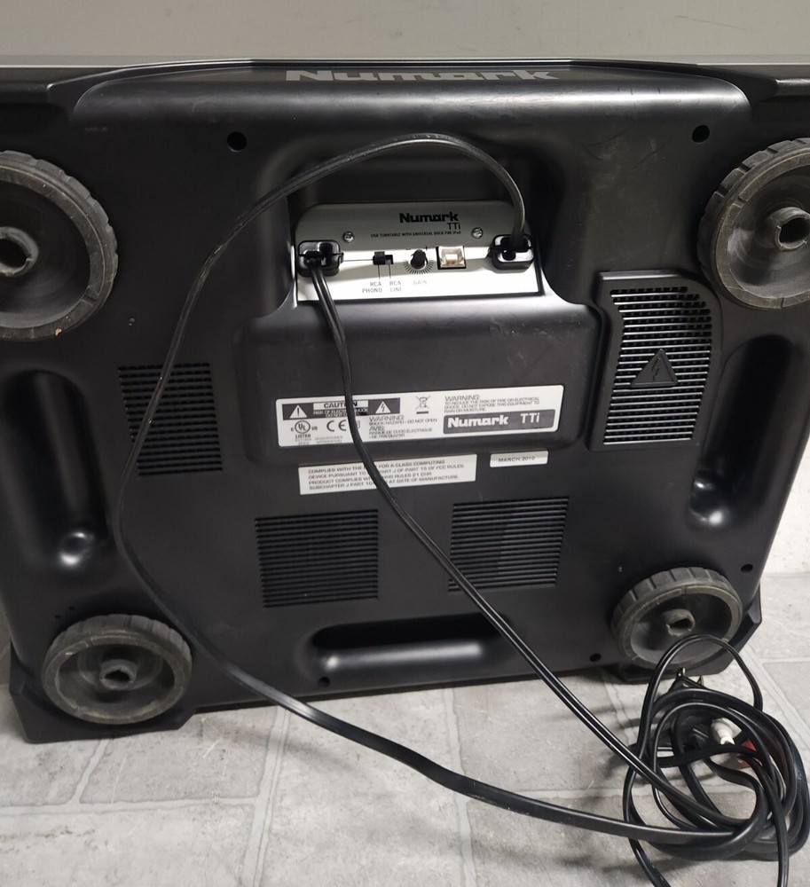 Numark TTi USB Turntable With Universal Dock For Ipod (SEE PICTURES)