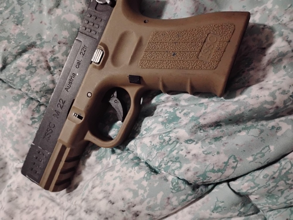 ISSC m22 airsoft pistol