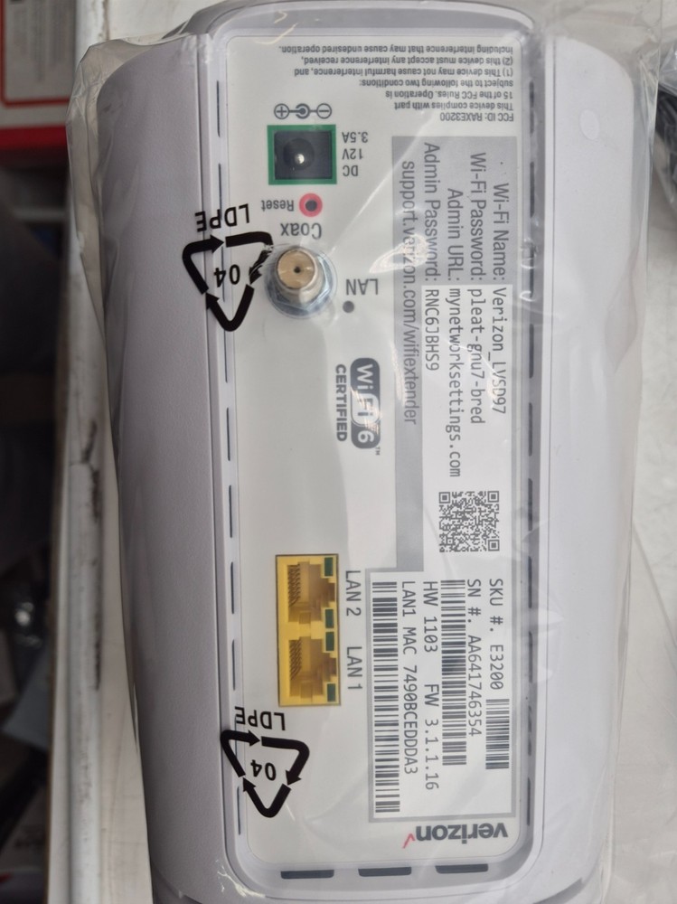 Verizon WiFi Extender E3200 COMES WITH POWER ADAPTER