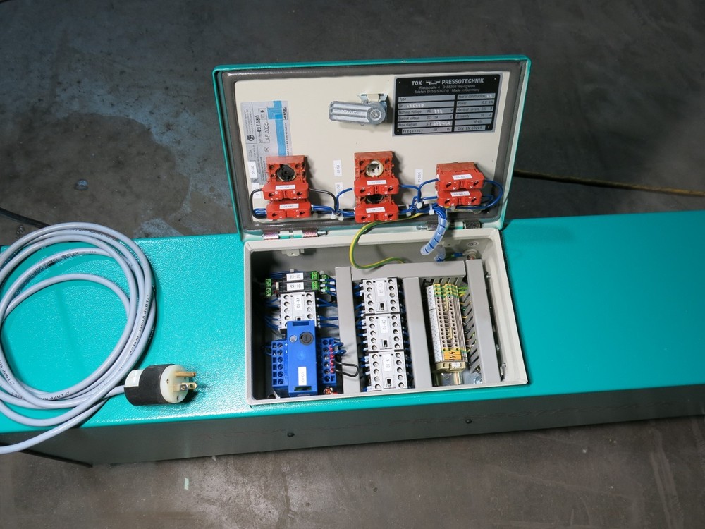 TOX PRESSOTECHNIK JOINING SYSTEM POWER PACK TWO CINCHERS UNUSED SHARP