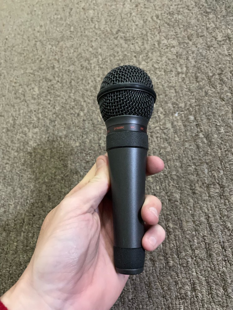 Redback Professional Handheld Unidirectional Dynamic Microphone C0388