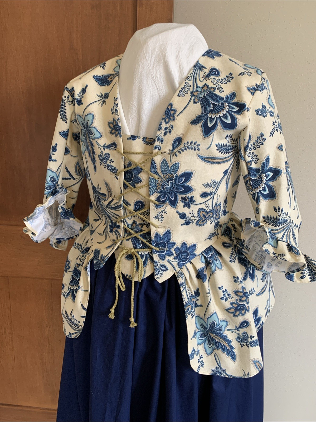 XL Bodice/Short Gown. Traditional Print. Colonial , Outlander, Ren Faire-NWOT