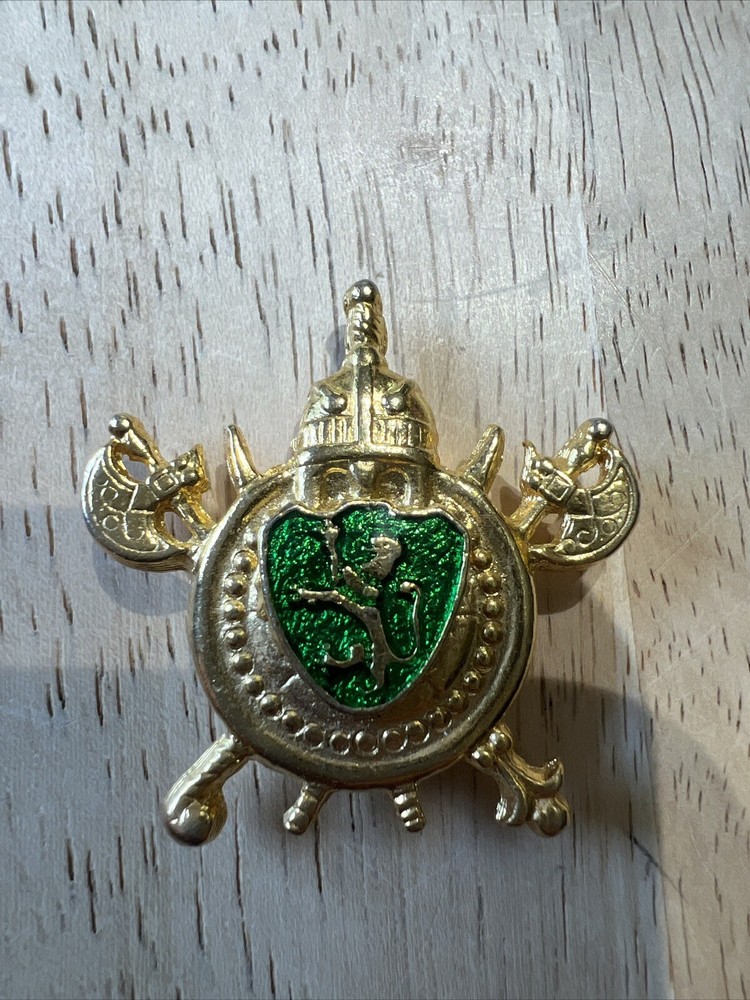 Vintage Lion Shield Button Cover Unknown