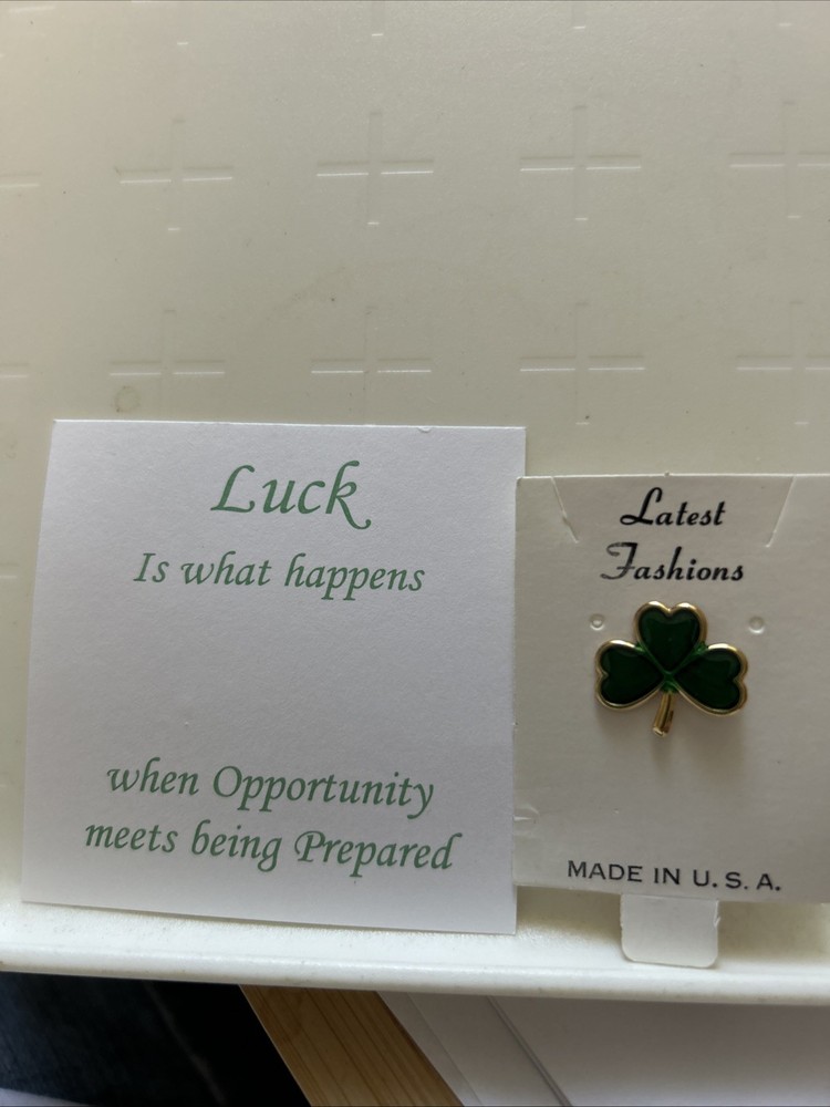 GREEN THREE LEAF CLOVER PIN