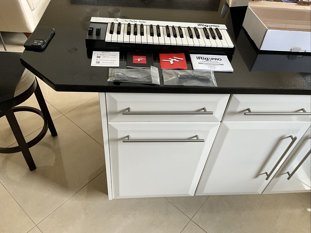 iRig Keys Pro Universal Keyboard Controller, iPhone/ipad Touch/ipad/mac/pc NIB