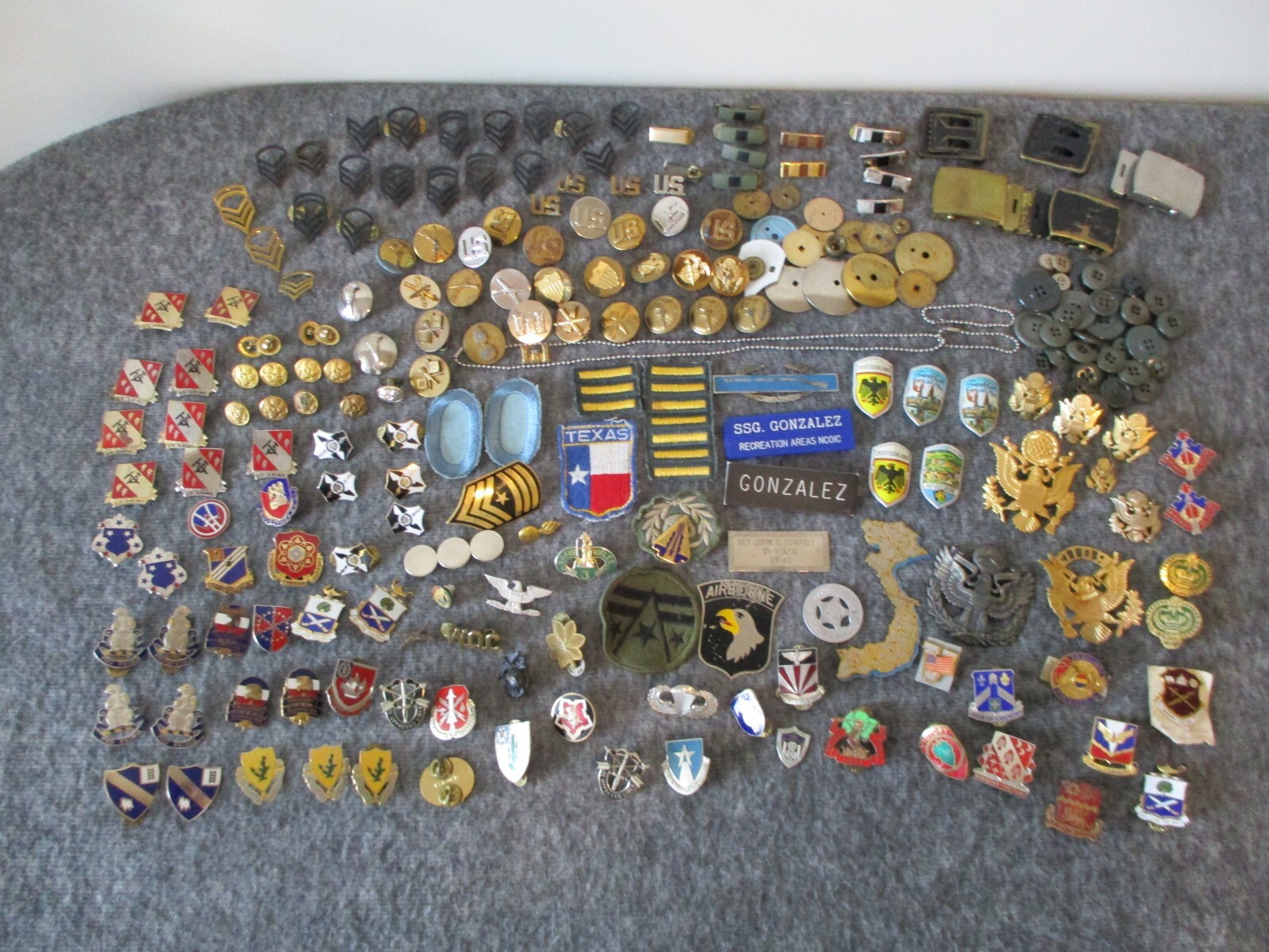 WWII/KOREA/VIETNAM PINS BADGES PATCHES BUCKLES++ - OVER 180+
