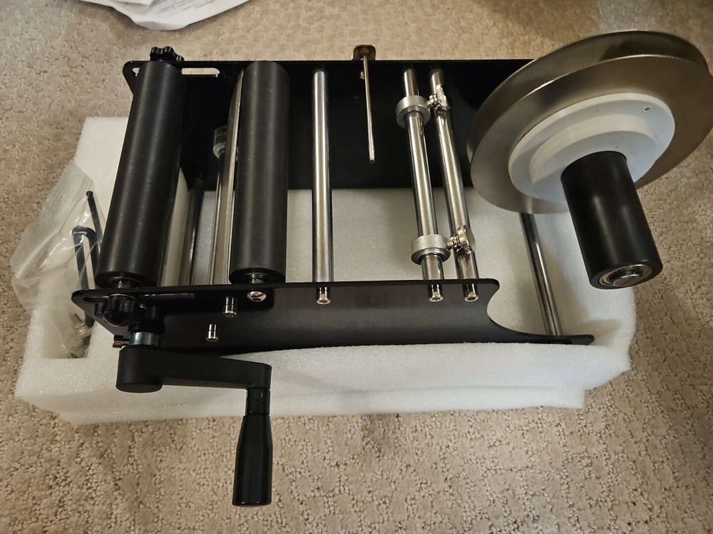 MT-30 Semi-automatic Round Bottle Labeling Machine Manual Label Maker Labeler