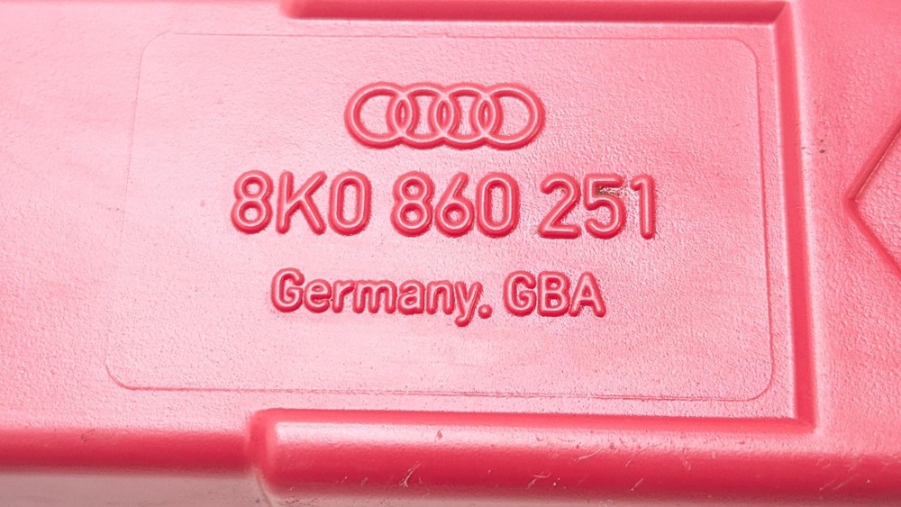AUDI Q2 EMERGENCY WARNING TRIANGLE 8K0860251 2017