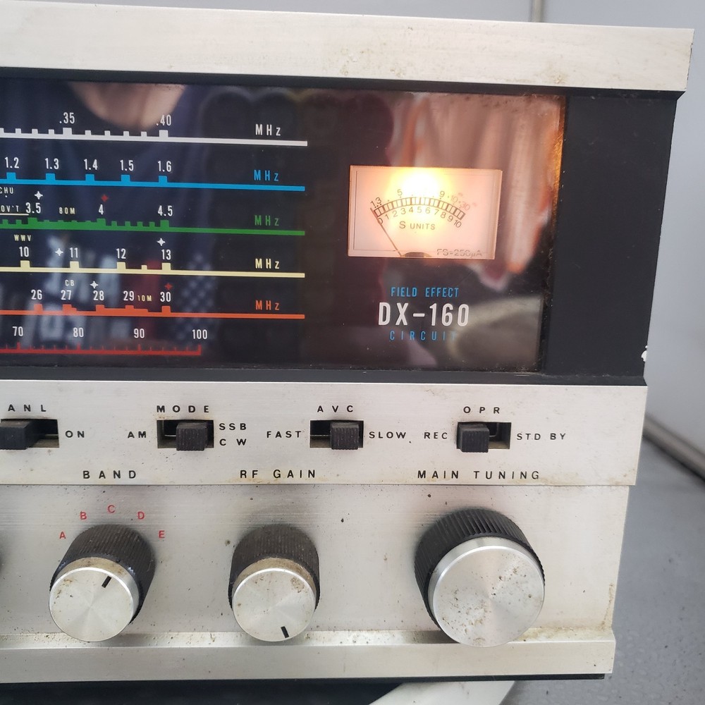 Vintage Realistic DX-160 Solid State Communications Recievers - Tested