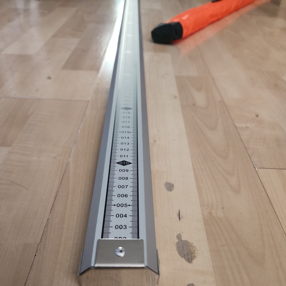 ALUMINIUM TELESCOPIC LEVELING STAFF - adjustable