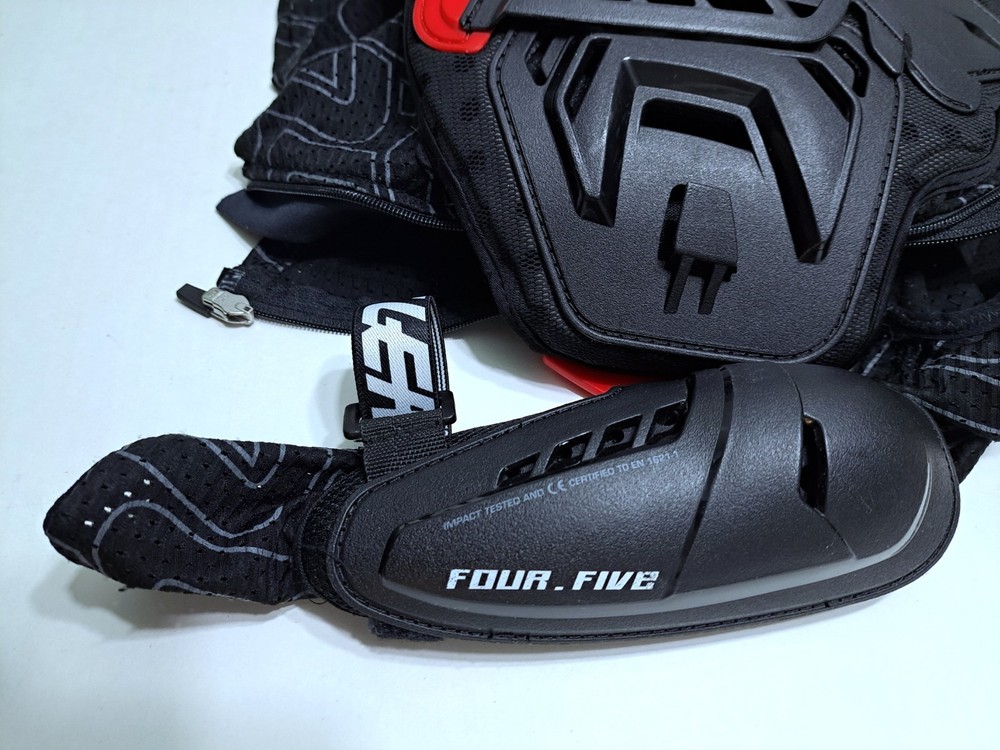 Leatt Body Chest Protector 4.5 Black Junior Size S/M