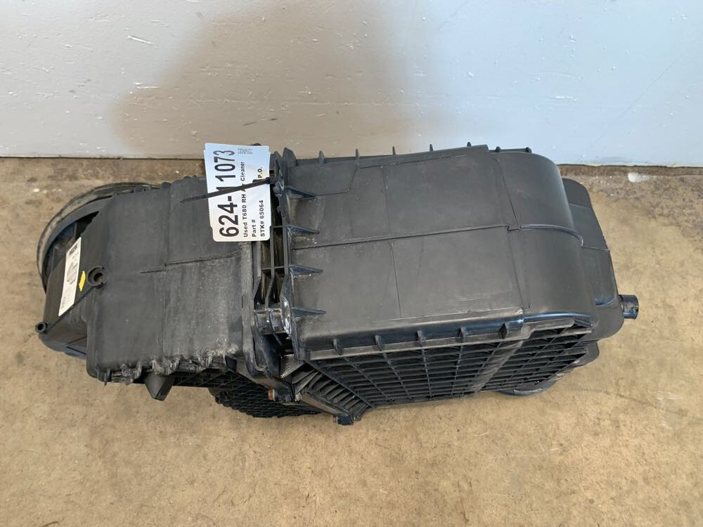2017 Kenworth T680 Air Cleaner (624-11073)