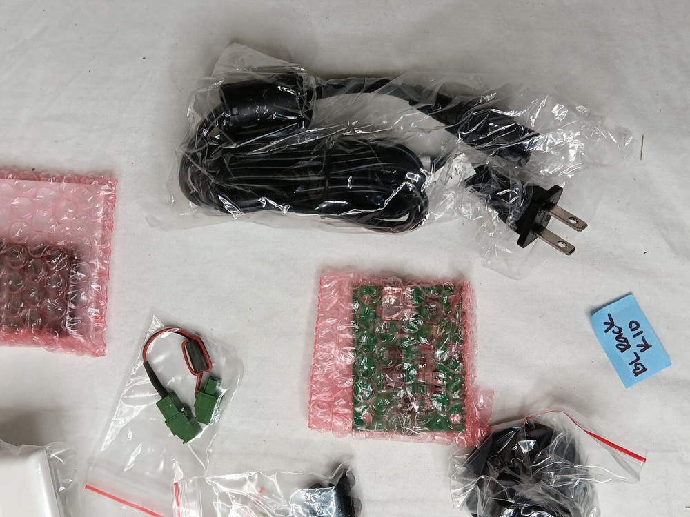 iPort 70095 Wall Mount - White