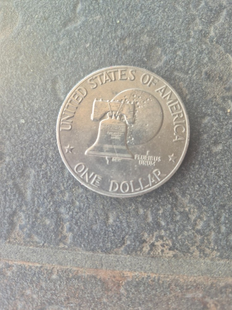 BICENTENNIAL SILVER DOLLAR **RARE**NO MINT MARK**