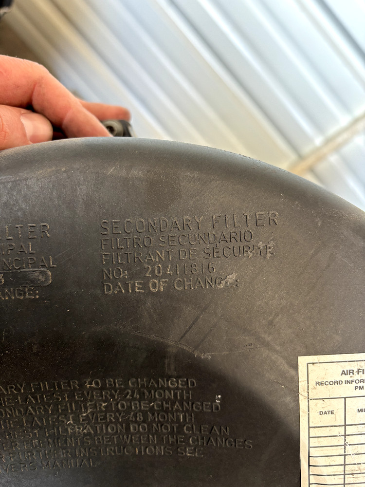 Volvo VNL Air Cleaner - Used