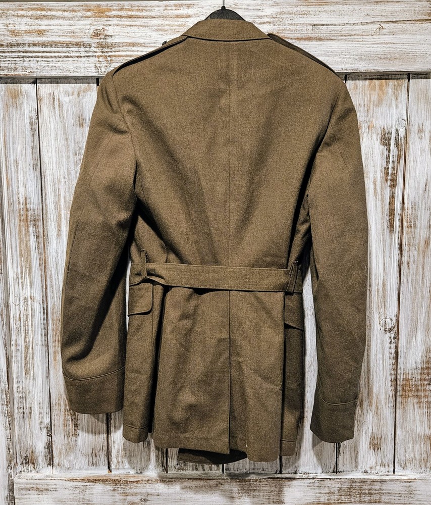 Vintage 1940s U.S. Marines Jacket! (missing buttons)