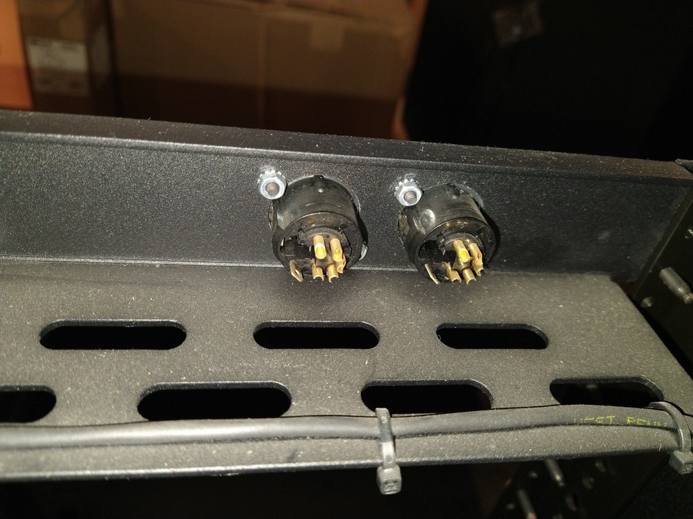 DMX Patch Bay Rack Unit – 2 DMX Inputs + Master DMX In – Stage Lighting