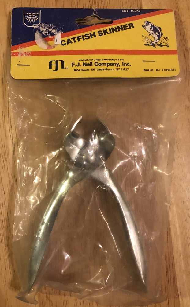 FJ Neil Company Catfish Skinner
