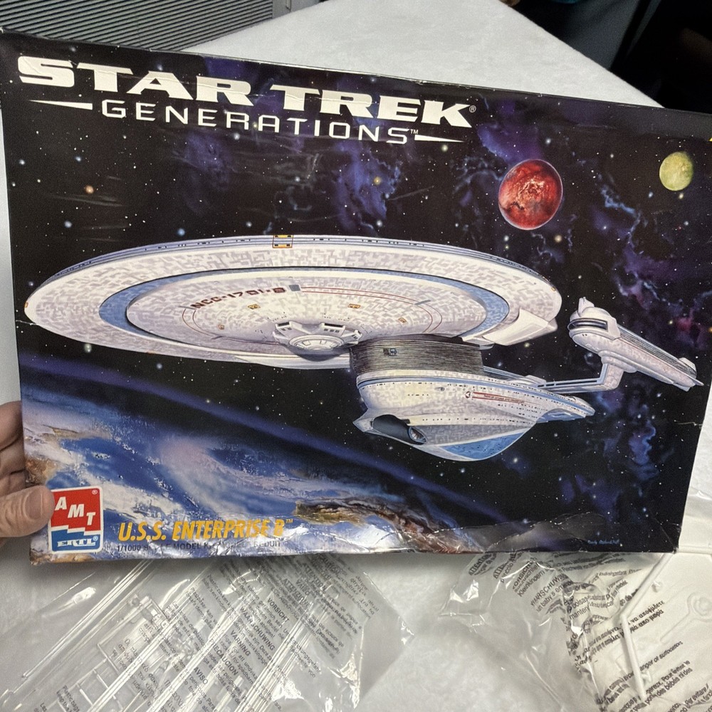 AMT ERTL #8762  Star Trek Generations Enterprise B Model Kit Complete