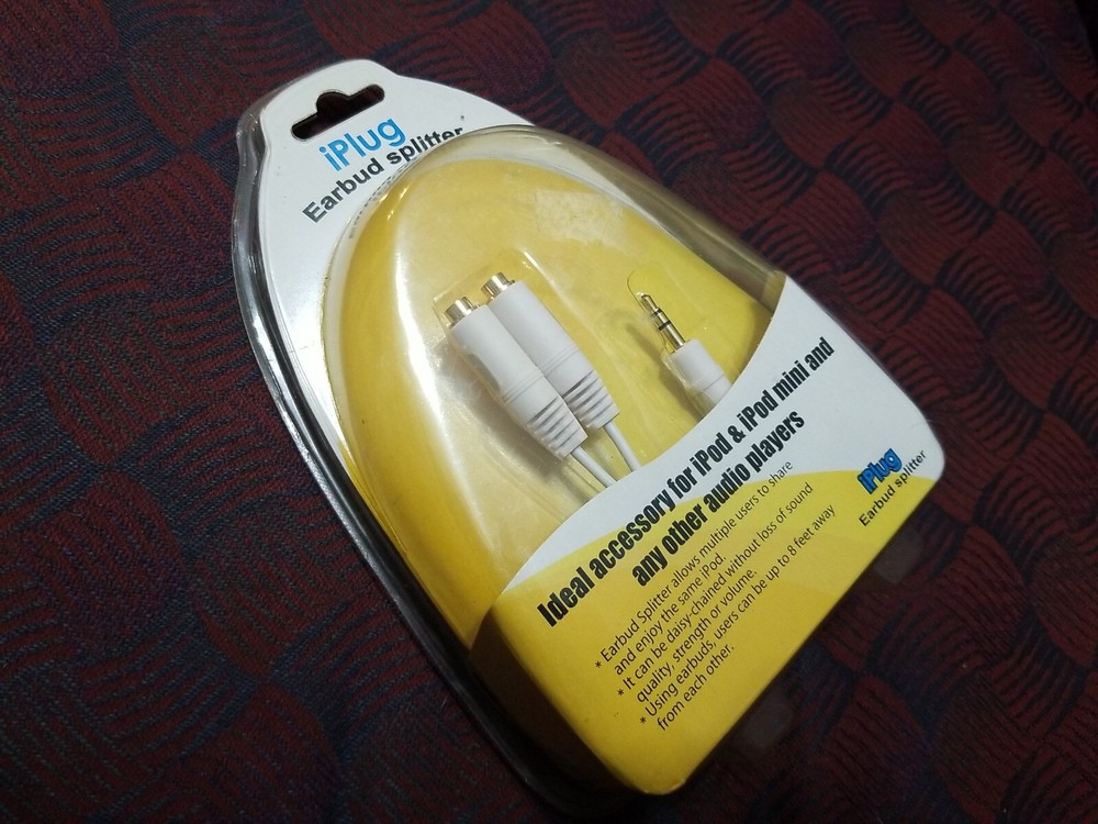 iPlug Earbud Splitter