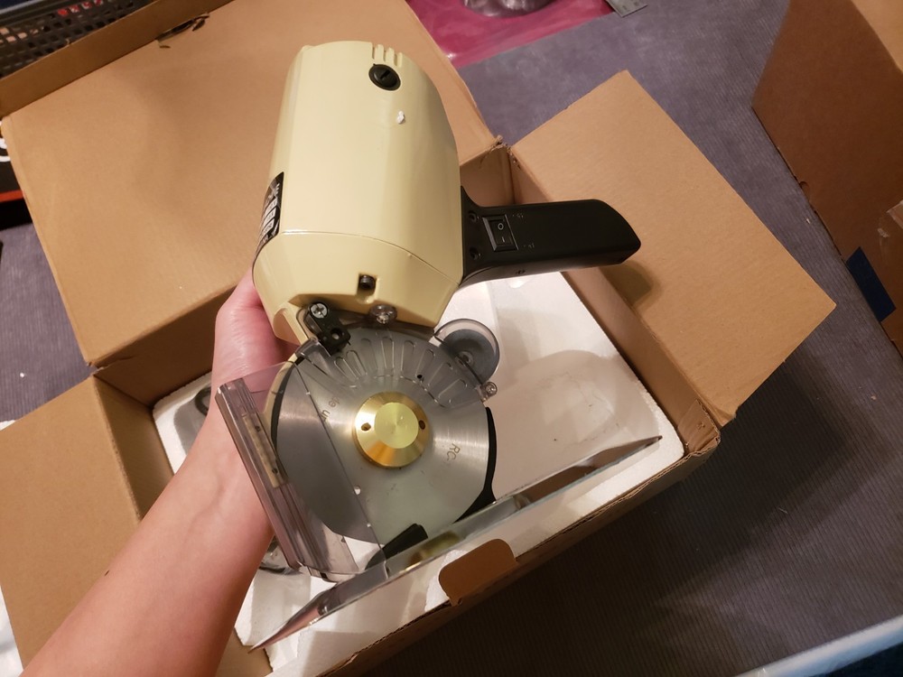 [OPEN BOX] Electric RC-100 Fabric Cloth Cutting Machine for Multiple Layers