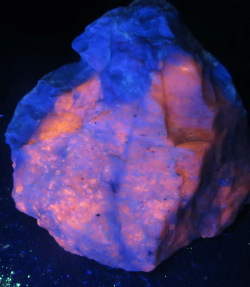 FLUORESCENT : HACKMANITE (cabinet piece) - Davis Quarry - Bancroft , Ontario