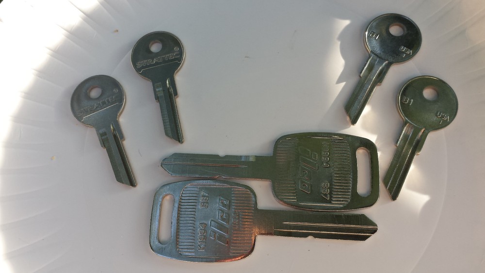 Peterbilt-Keys-Lost keys Replaced-Extra keys-Locksmith-USA-keys by code number