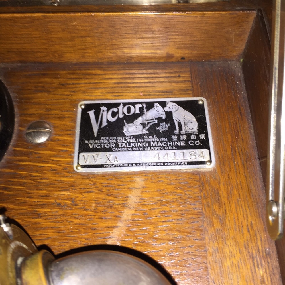 ANTIQUE RCA VICTOR TALKING MACHINE VICTROLA Wind Up Record Player, Phonograph
