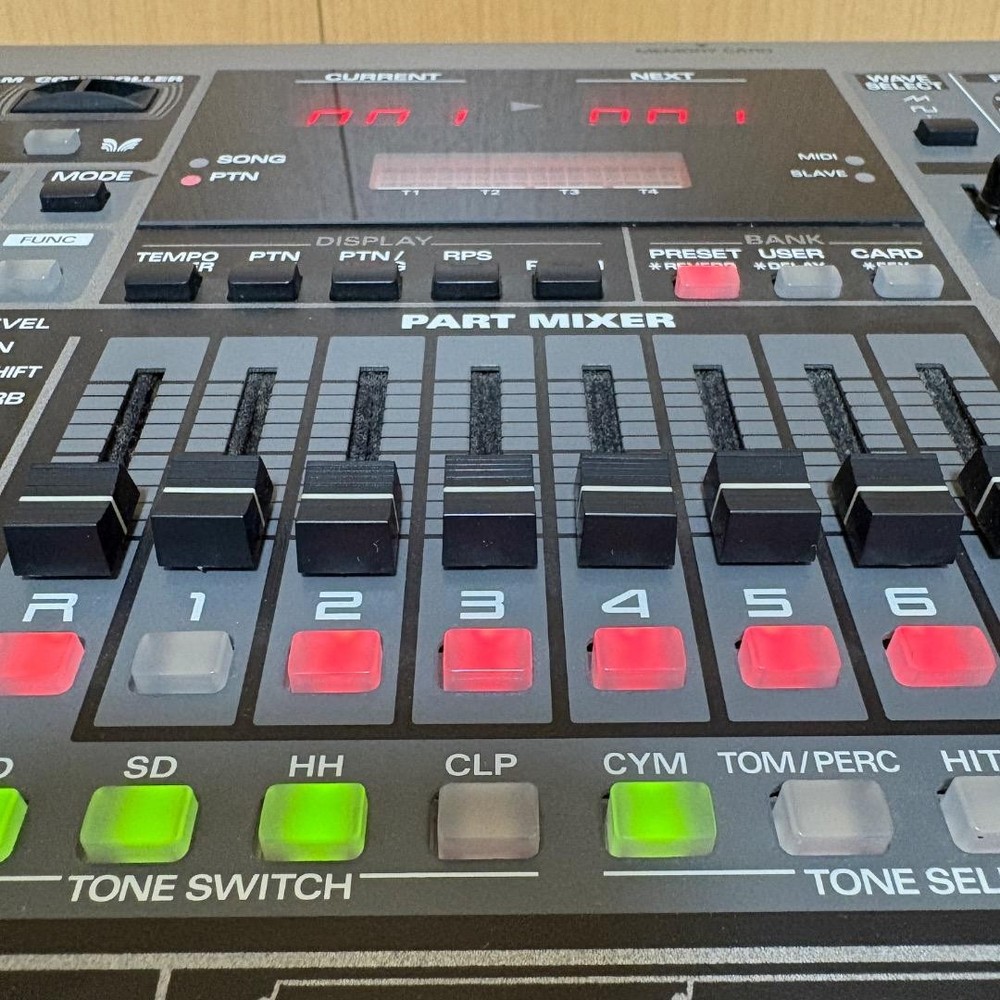 Roland MC-505 Groovebox 1998 Sequencer - Used Working Condition