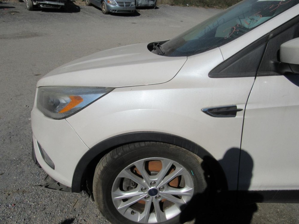 ESCAPE 2017 Glove Box 1000860