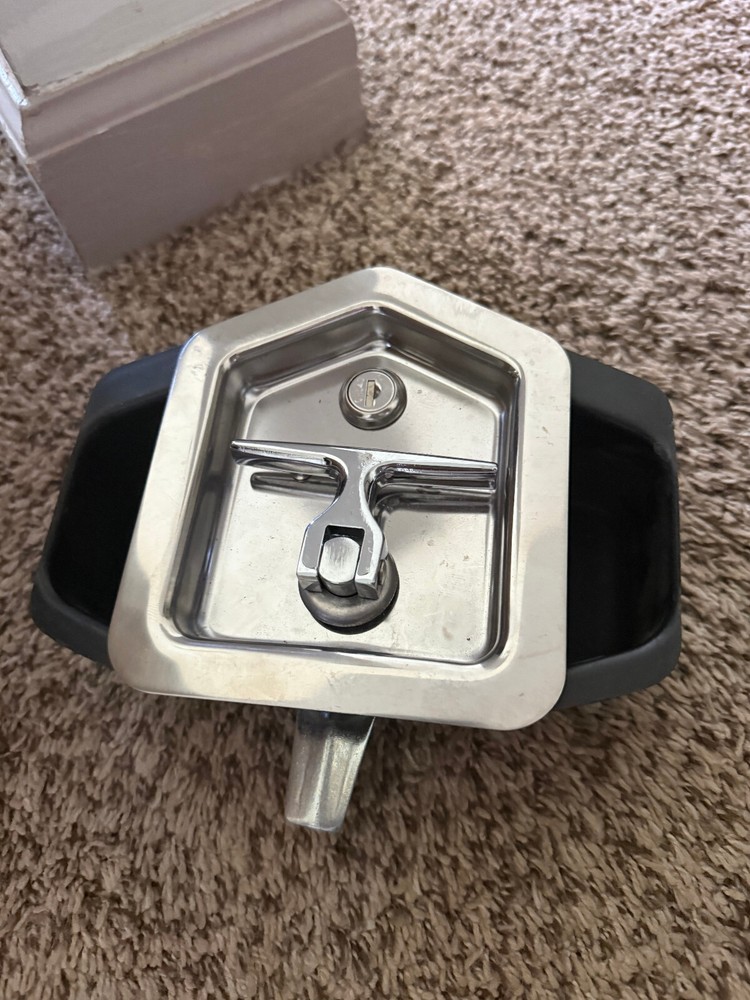 Key-Locking T-Handle Keyed CH545 New