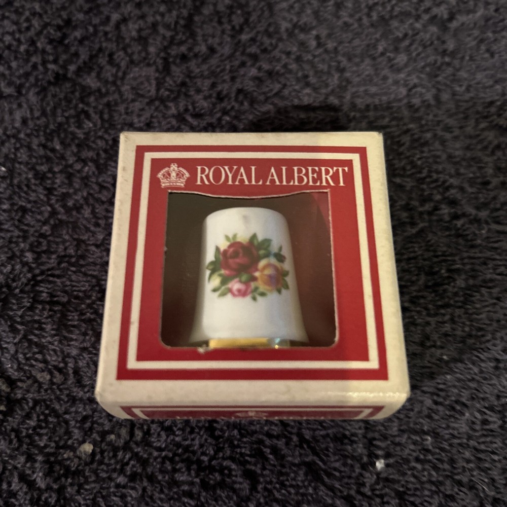 Royal Albert Old Country Roses Thimble in original Box