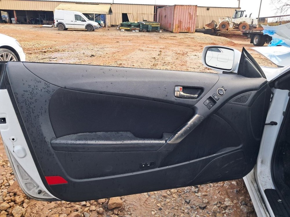 GENESIS 2013 Glove Box 4886054