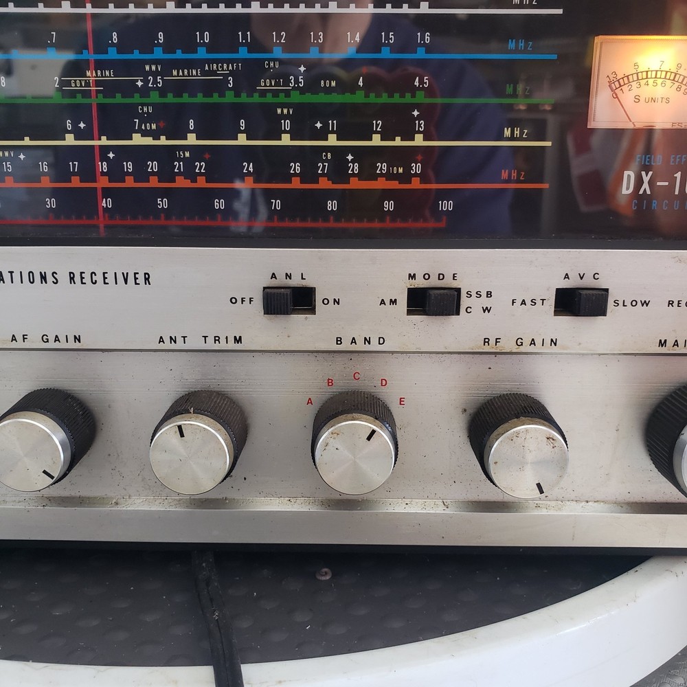 Vintage Realistic DX-160 Solid State Communications Recievers - Tested