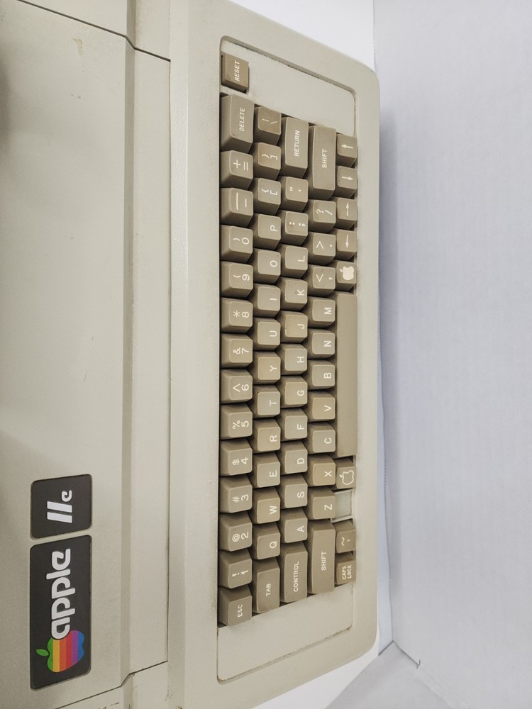 Vintage Apple IIe A2S2064 Computer w/ 2 Disk Drives Powers On