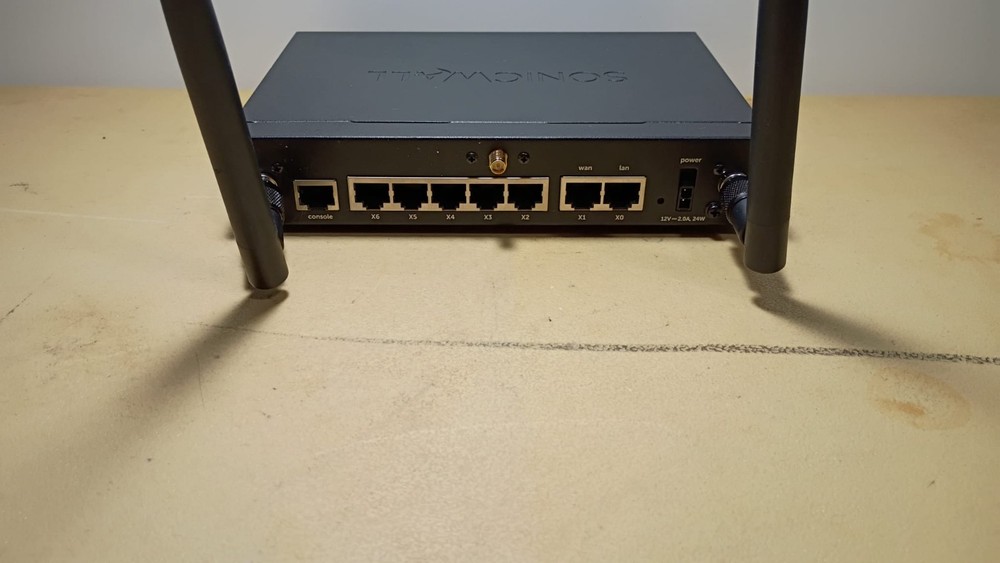 SonicWall TZ400 W Network Security Appliance APL28-0B5 Untested