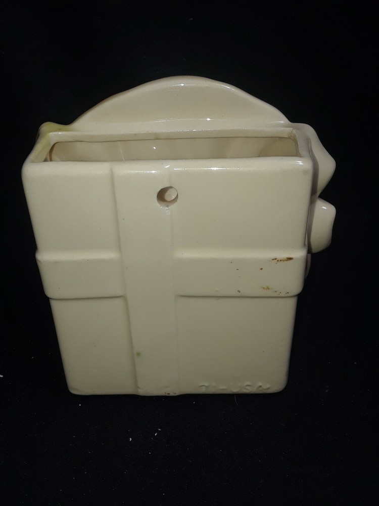 Gift Box with Bow Wall Pocket (U.S.A. -71)