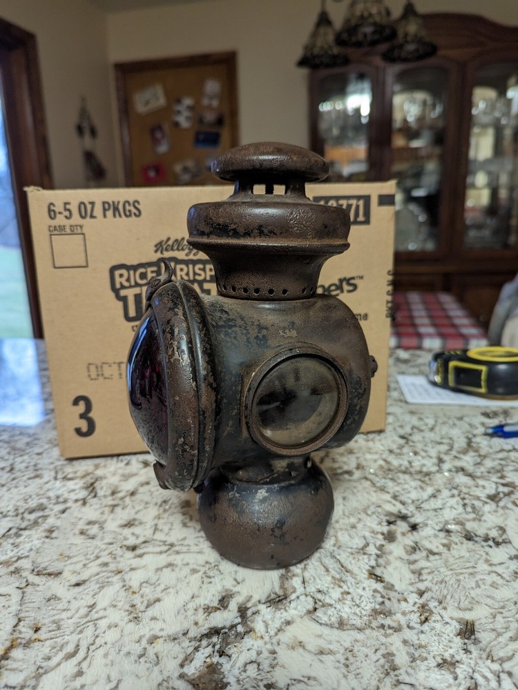 ANTIQUE DRIVER SIDE REAR OIL LANTERN 1914