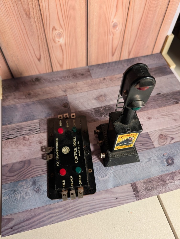 LOUIS MARX AUTOMATIC RAILROAD TRAIN SIGNAL BLOCK W CONTROL PANEL