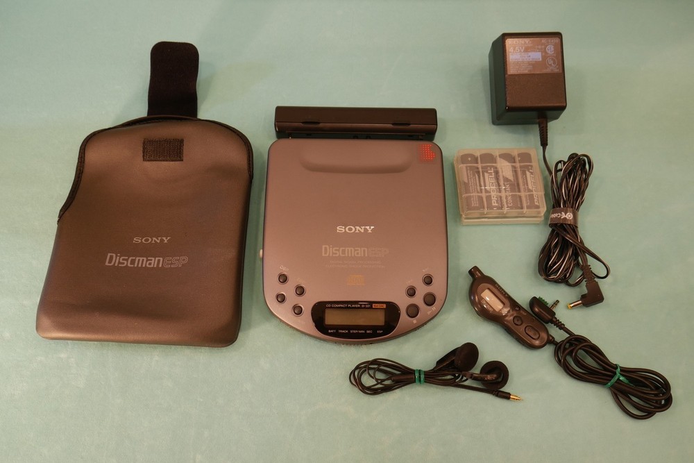 Sony D-321 Discman :: Restored :: Complete Set